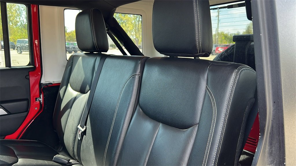 Used 2016 Jeep Wrangler Unlimited Sahara w/ Dual Top Group image 28