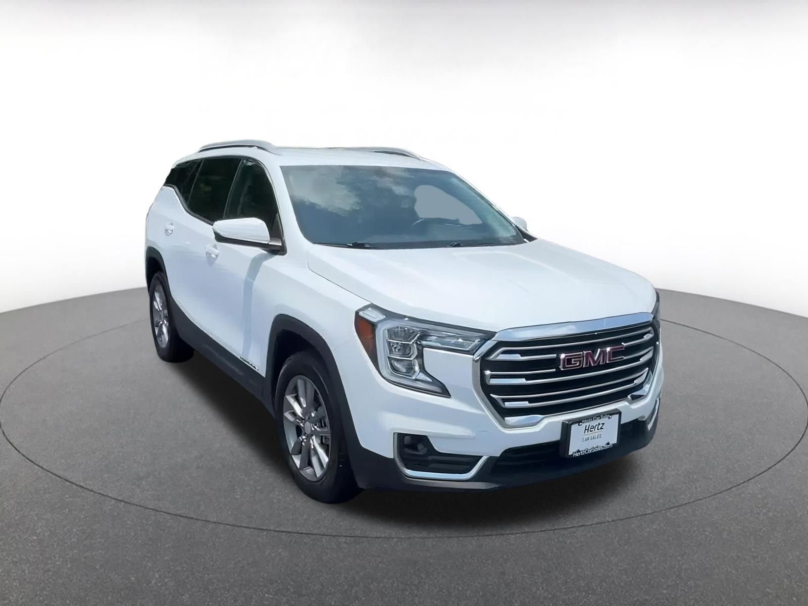 Used 2024 GMC Terrain SLT image 3