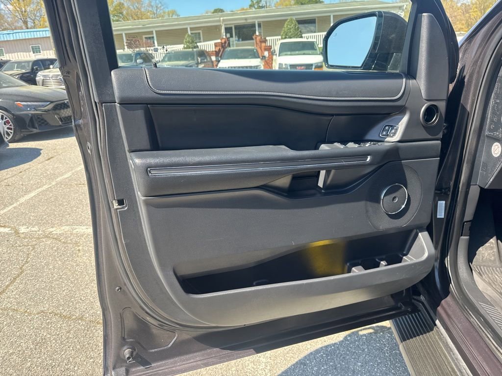 Used 2024 Ford Expedition Max XLT image 28