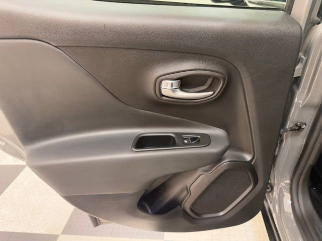 Used 2019 Jeep Renegade Altitude w/ Quick Order Package 22M image 16