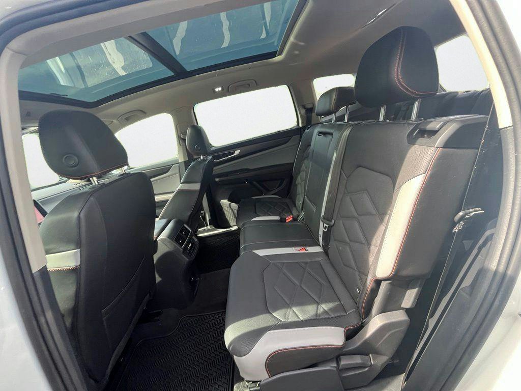 Certified 2024 Volkswagen Atlas Peak Edition SE AWD/4WD image 25