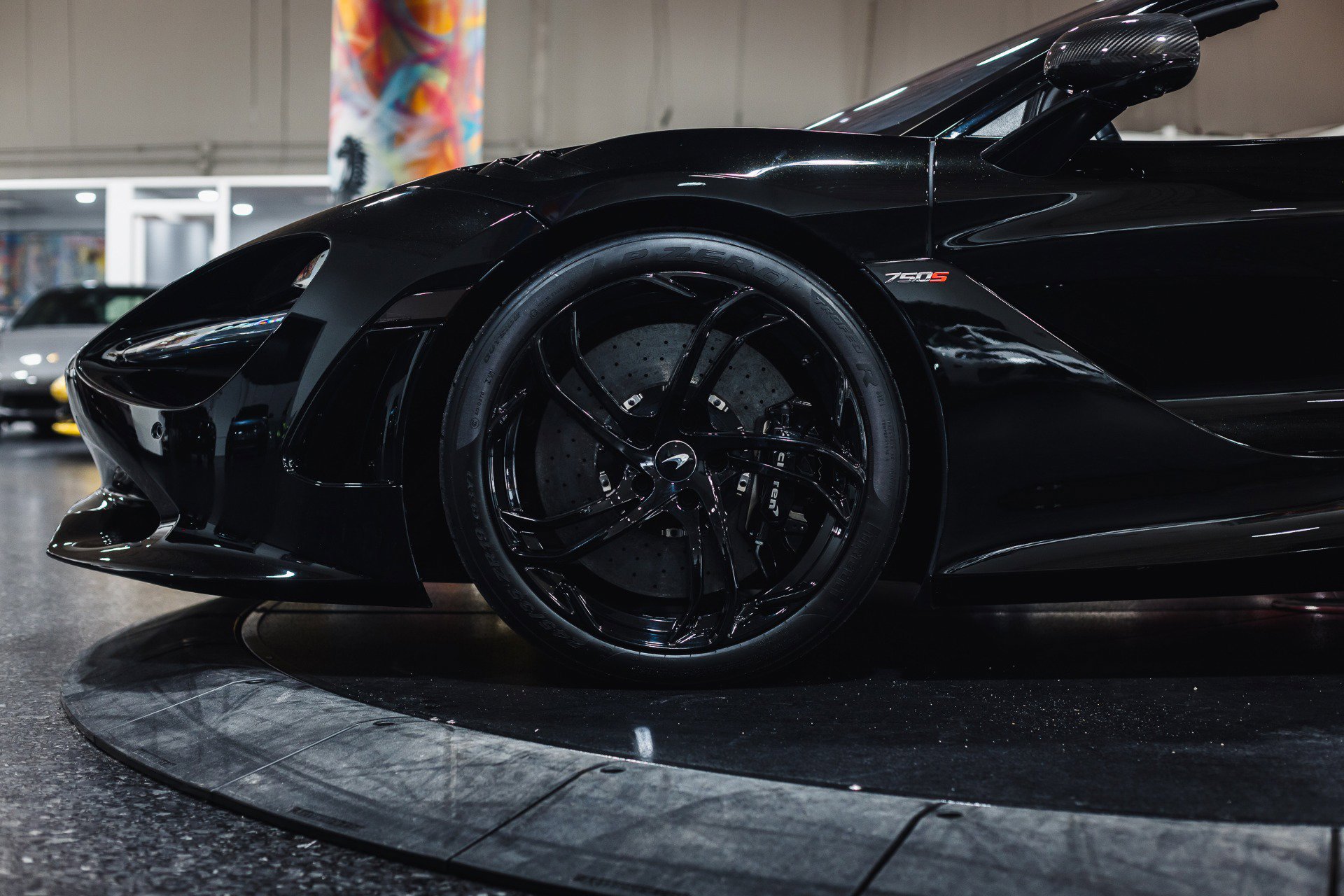 Used 2024 McLaren 750S Spider RWD image 9