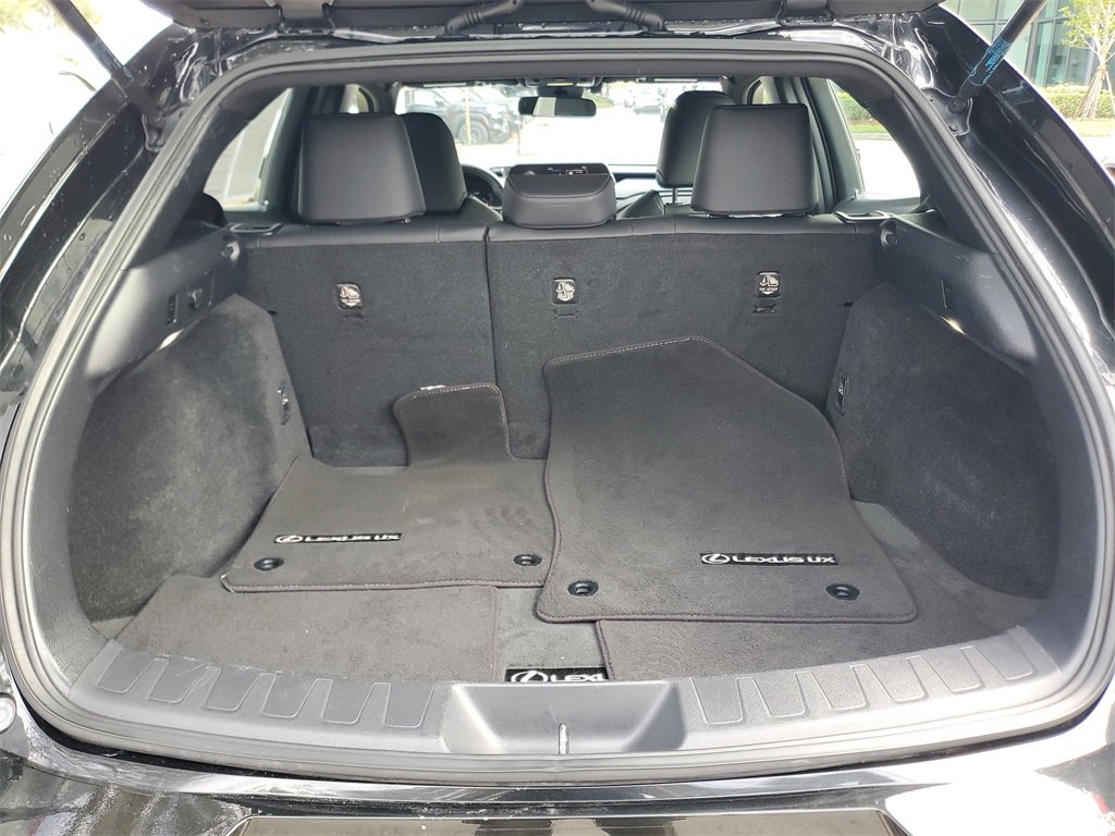 Used 2019 Lexus UX 200 image 8