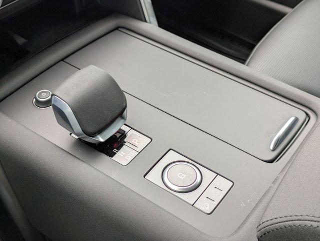 New 2026 Land Rover Discovery S image 9