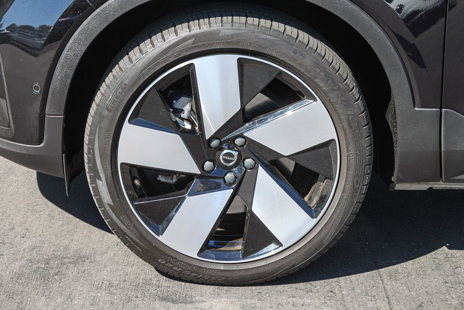 Used 2023 Volvo C40 P8 Recharge Ultimate image 12