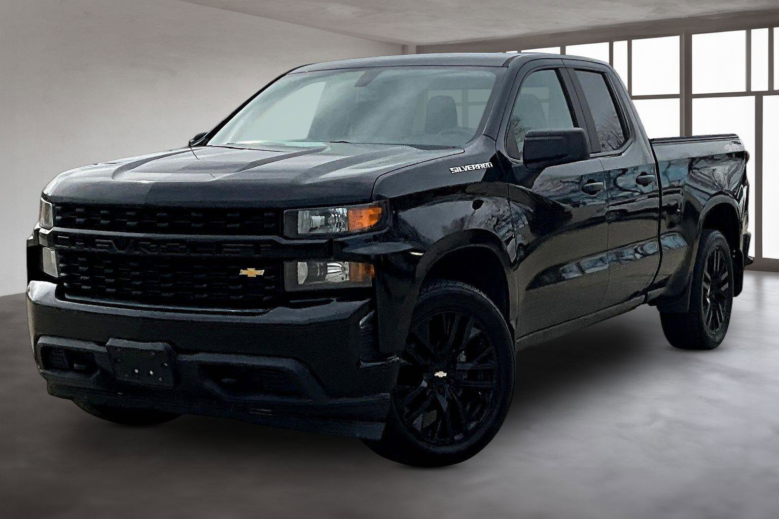 Used 2019 Chevrolet Silverado 1500 Custom w/ Trailering Package image 2