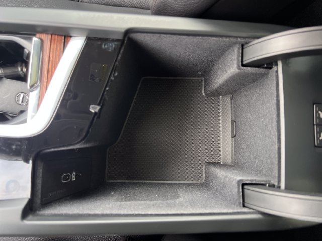 Used 2023 Volvo XC60 B5 Plus AWD/4WD image 25