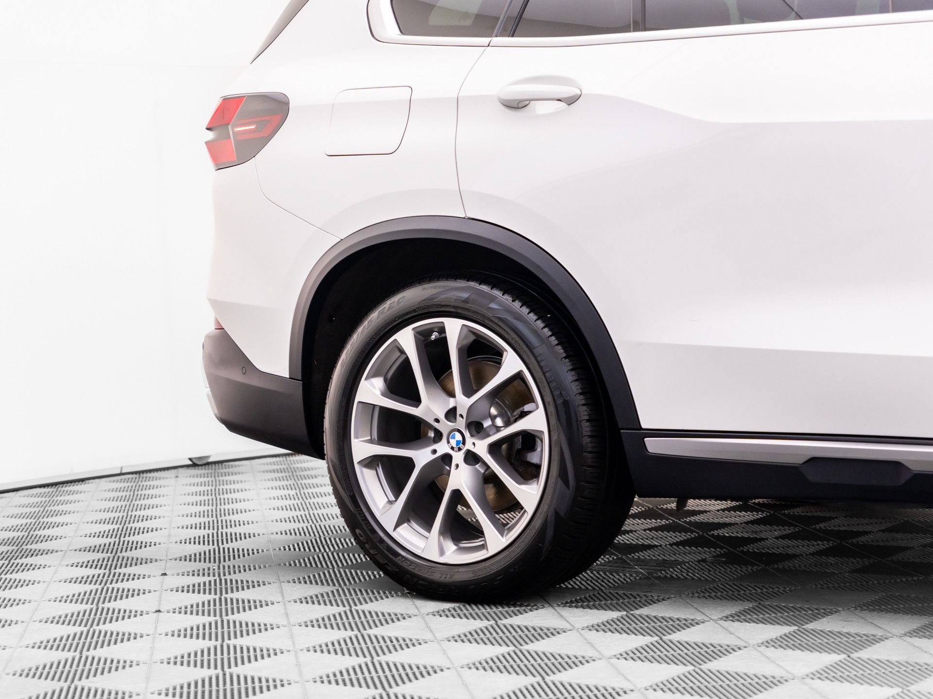 Used 2024 BMW X5 xDrive40i w/ Premium Package AWD/4WD image 38