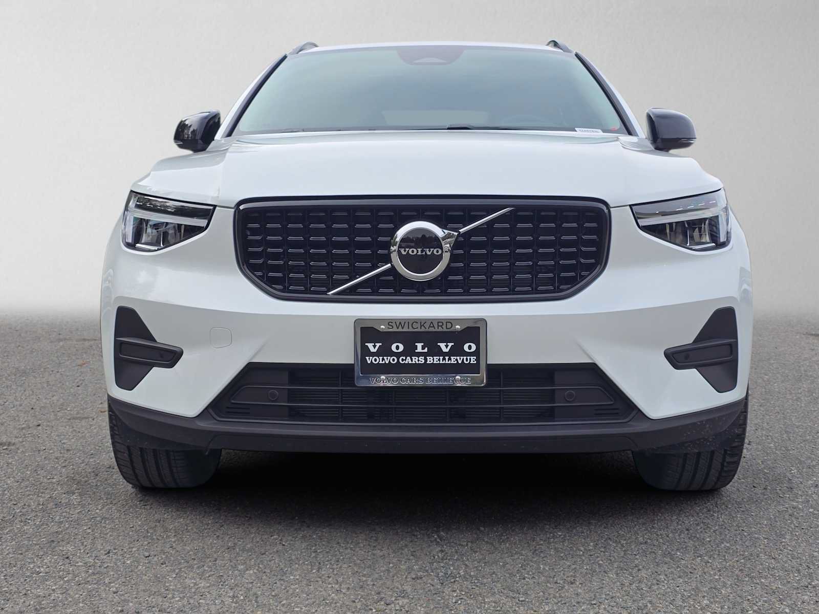 Used 2026 Volvo XC40 B5 Core w/ Climate Package AWD/4WD image 8