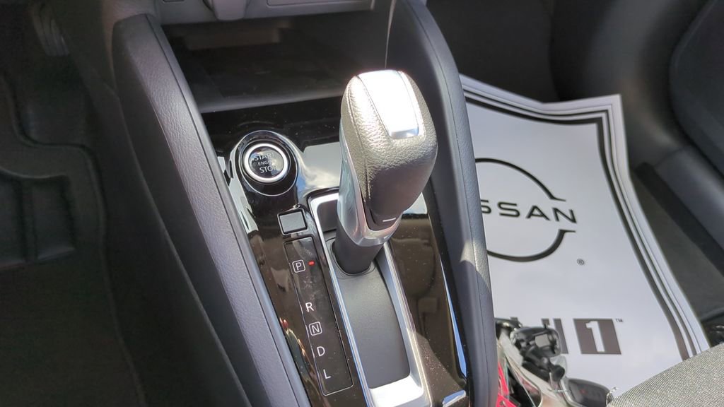 New 2025 Nissan Versa SR w/ Trunk Package image 14