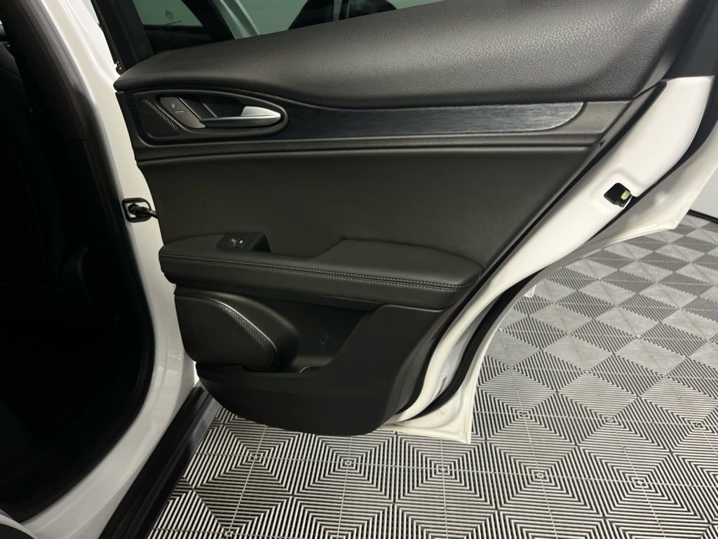 Used 2023 Alfa Romeo Stelvio Sprint image 31