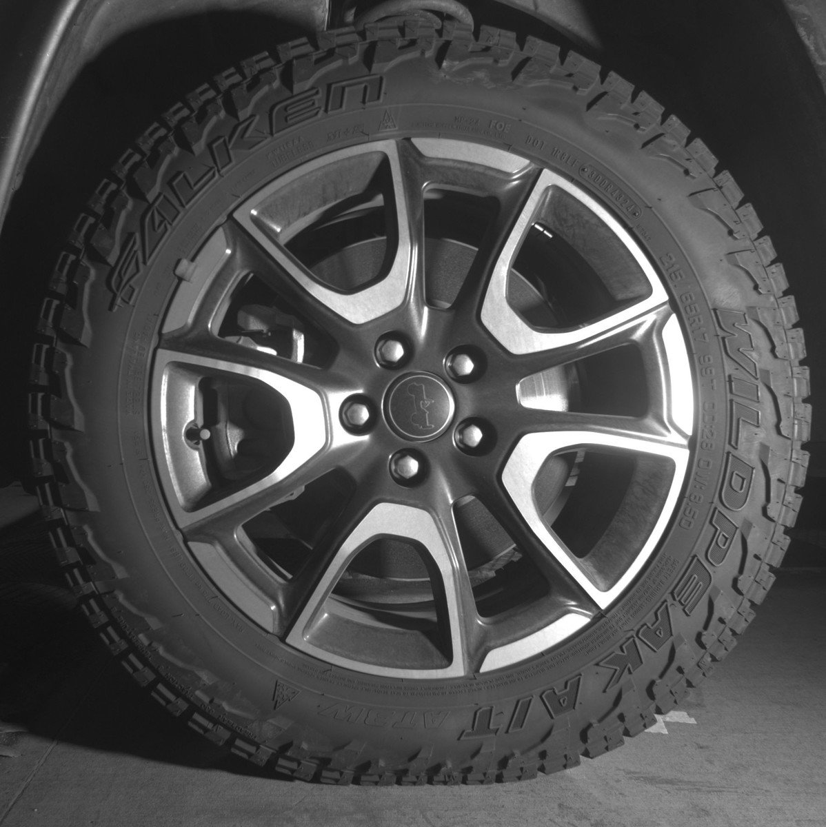 Used 2025 Jeep Compass Trailhawk AWD/4WD image 12