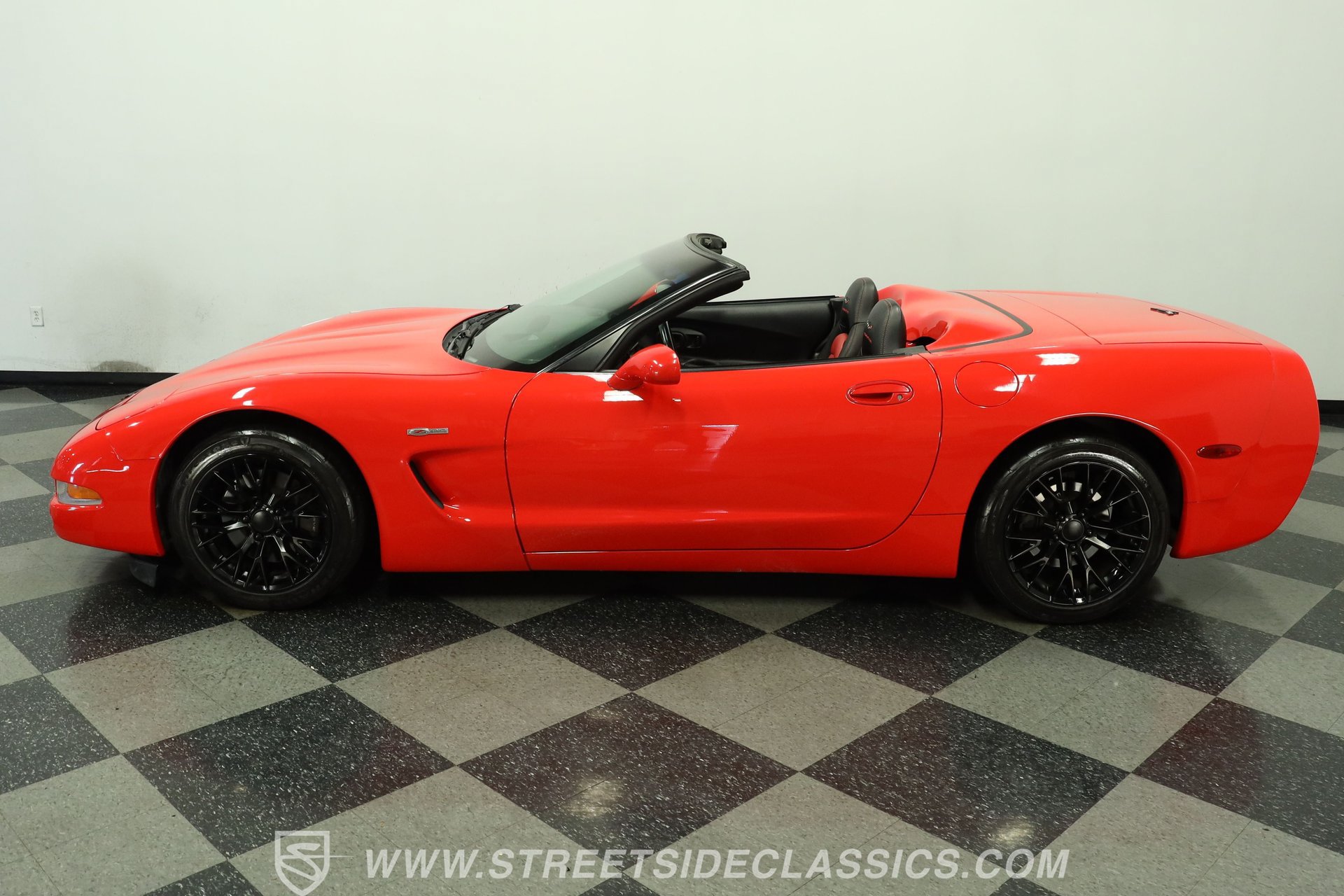 Used 1999 Chevrolet Corvette Coupe w/ Memory Pkg RWD image 2