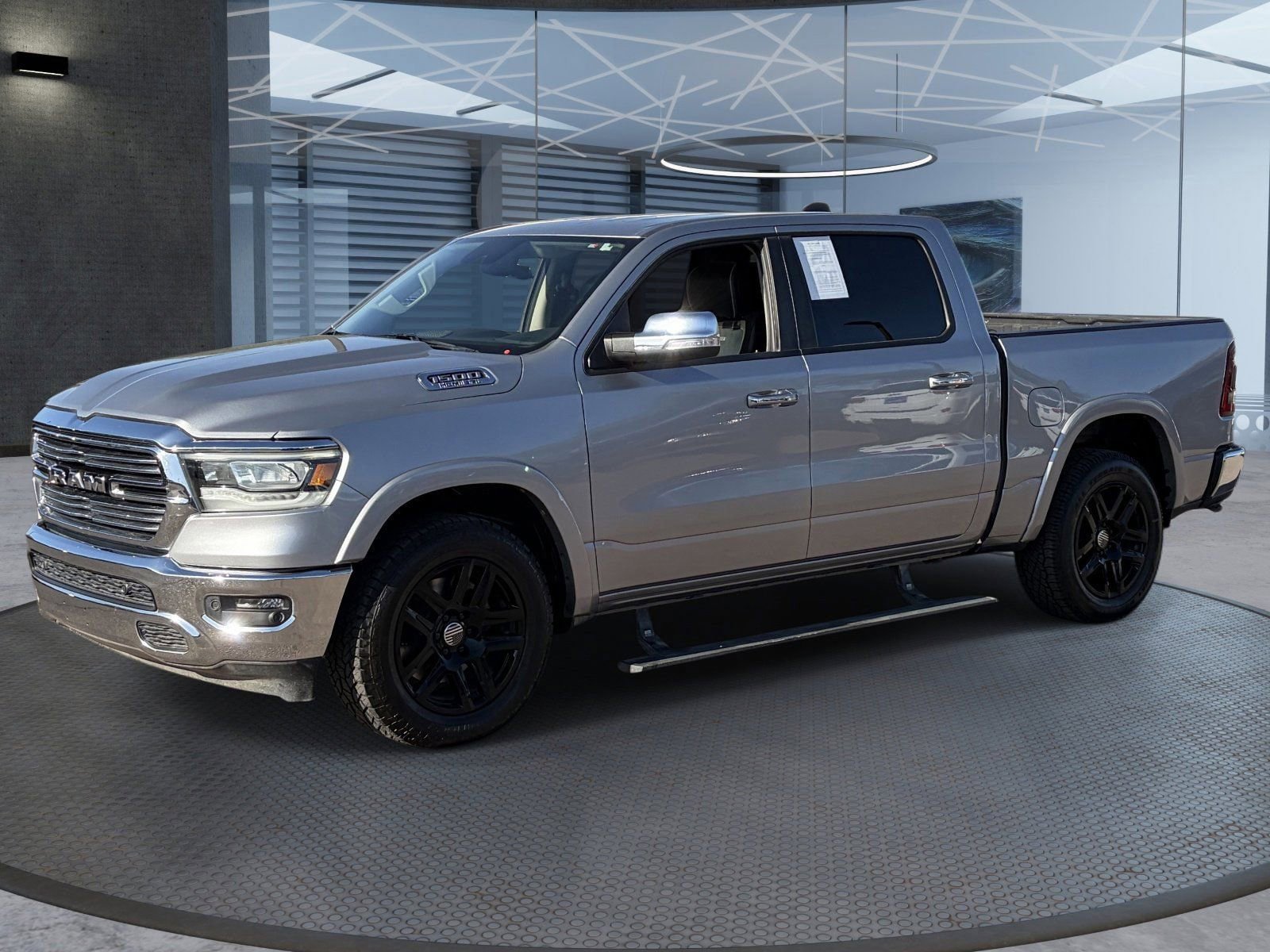 Used 2022 RAM 1500 Laramie AWD/4WD image 3