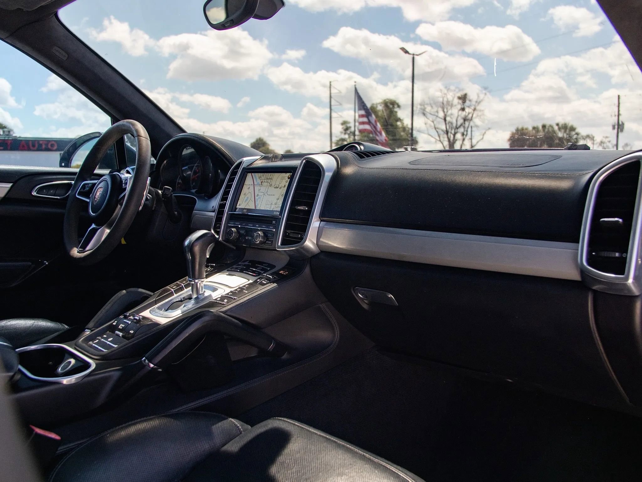 Used 2015 Porsche Cayenne Turbo AWD/4WD image 29