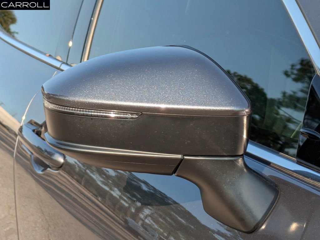 Used 2023 Toyota Crown Limited image 12