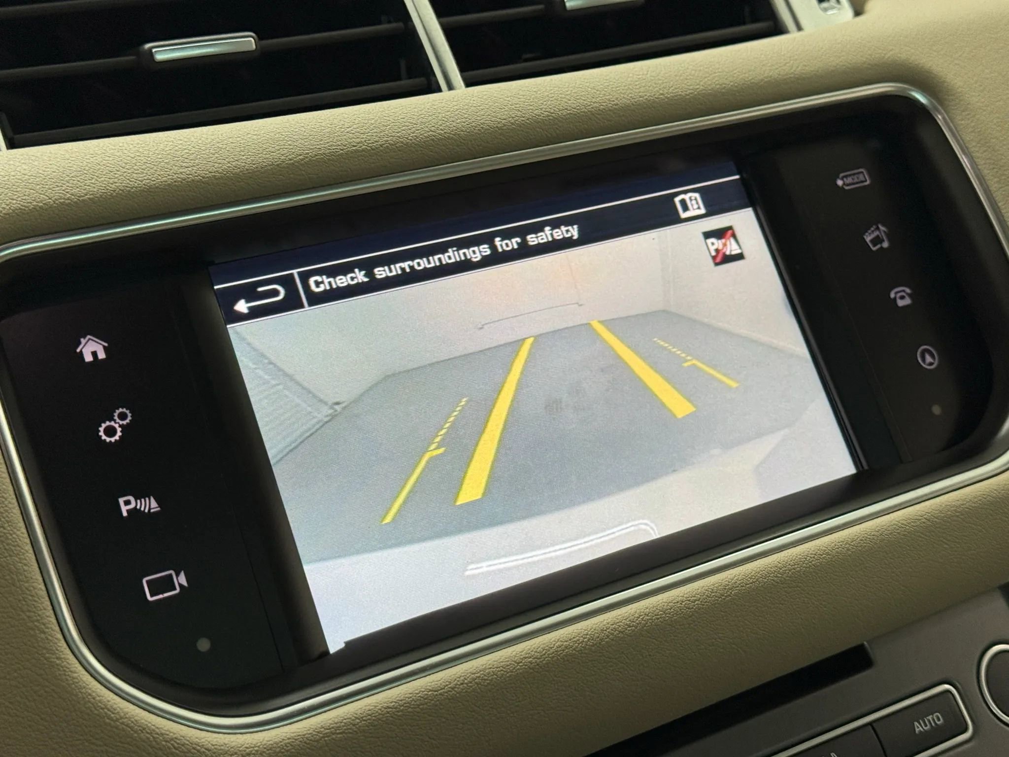 Used 2016 Land Rover Range Rover Sport SE image 29