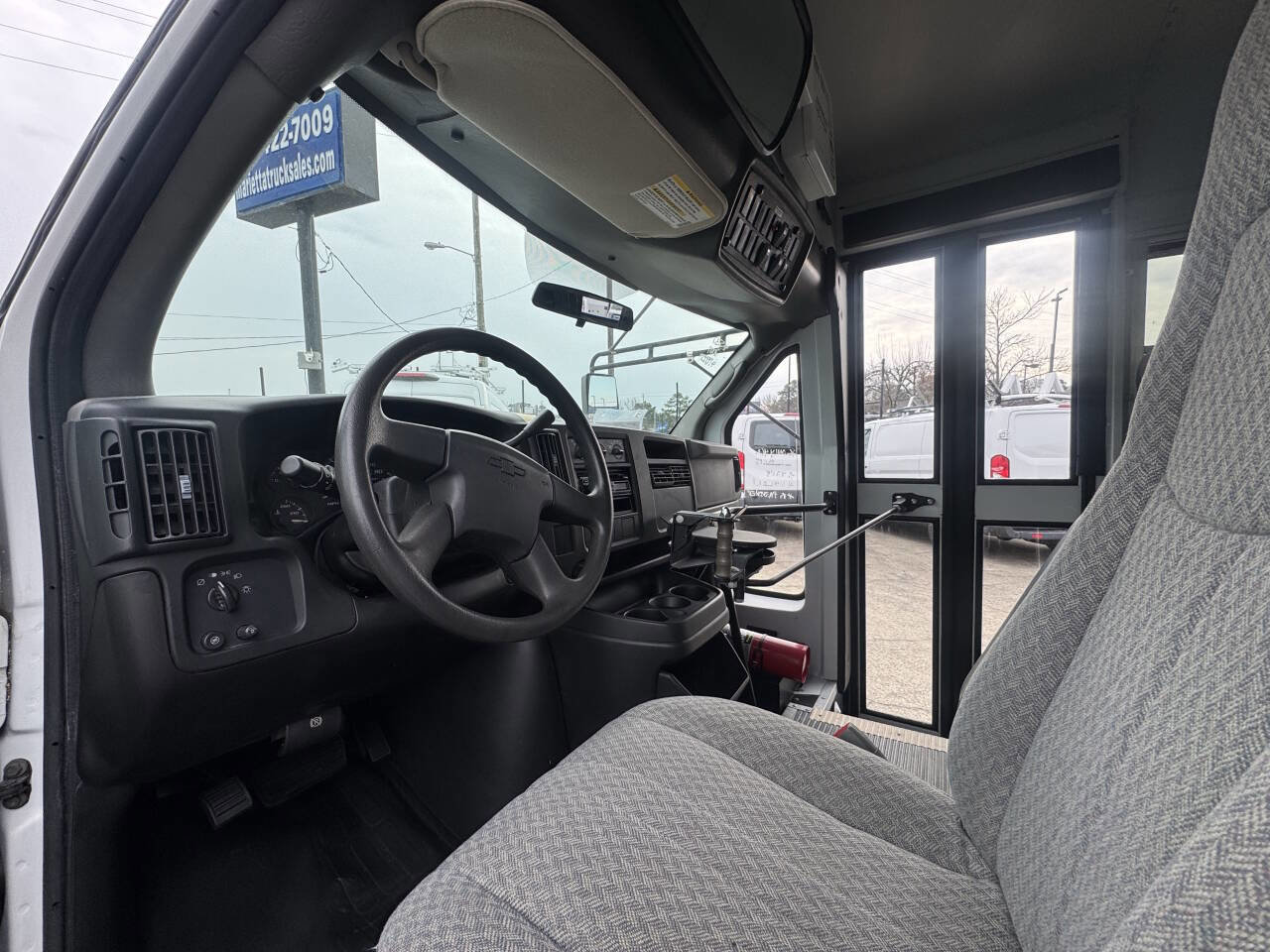 Used 2007 Chevrolet Express 3500 3500 2dr Commercial/Cutaway/Ch w/ School Bus Package image 12