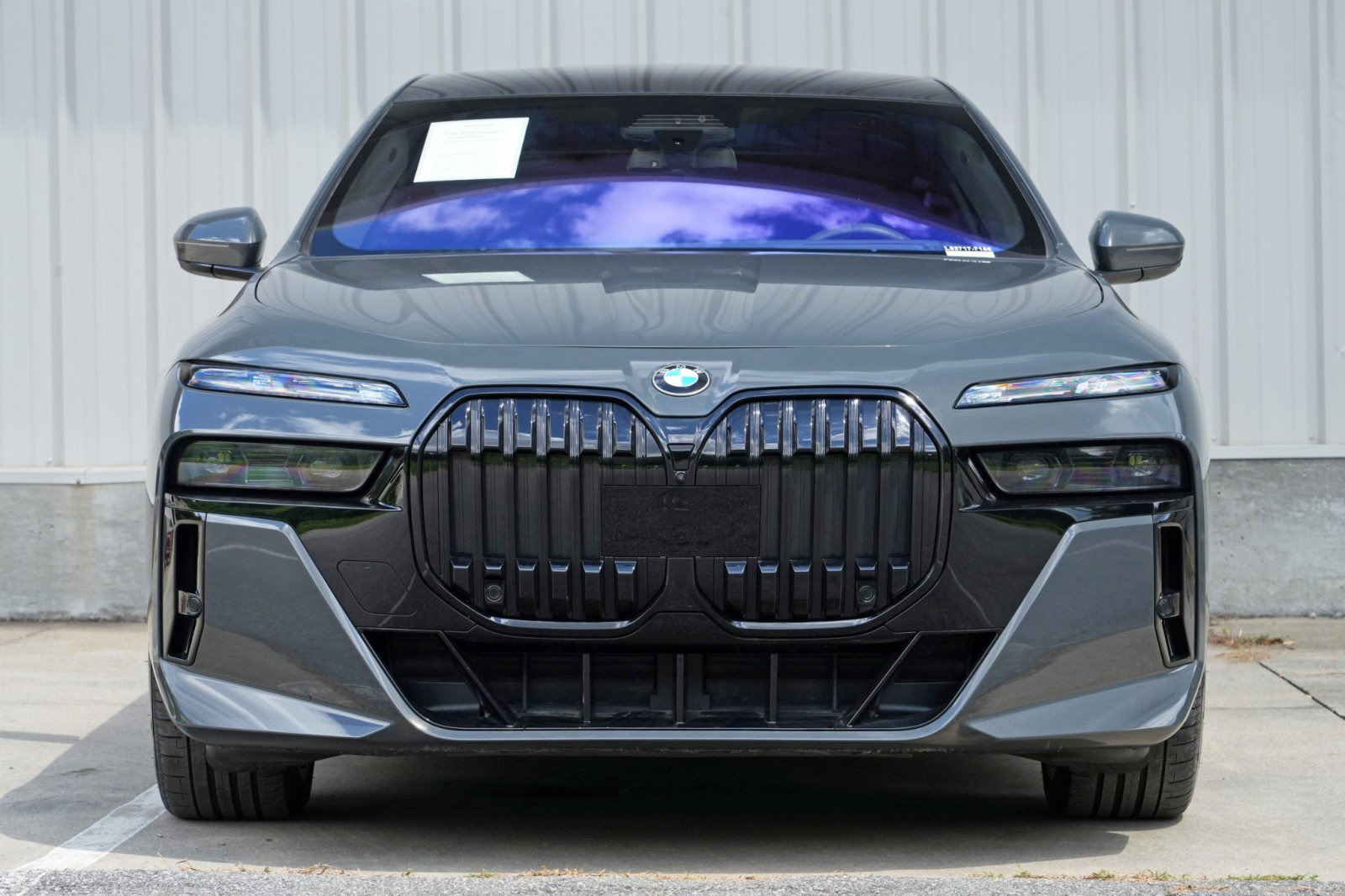 Used 2023 BMW 760i xDrive w/ Executive Package AWD/4WD image 7