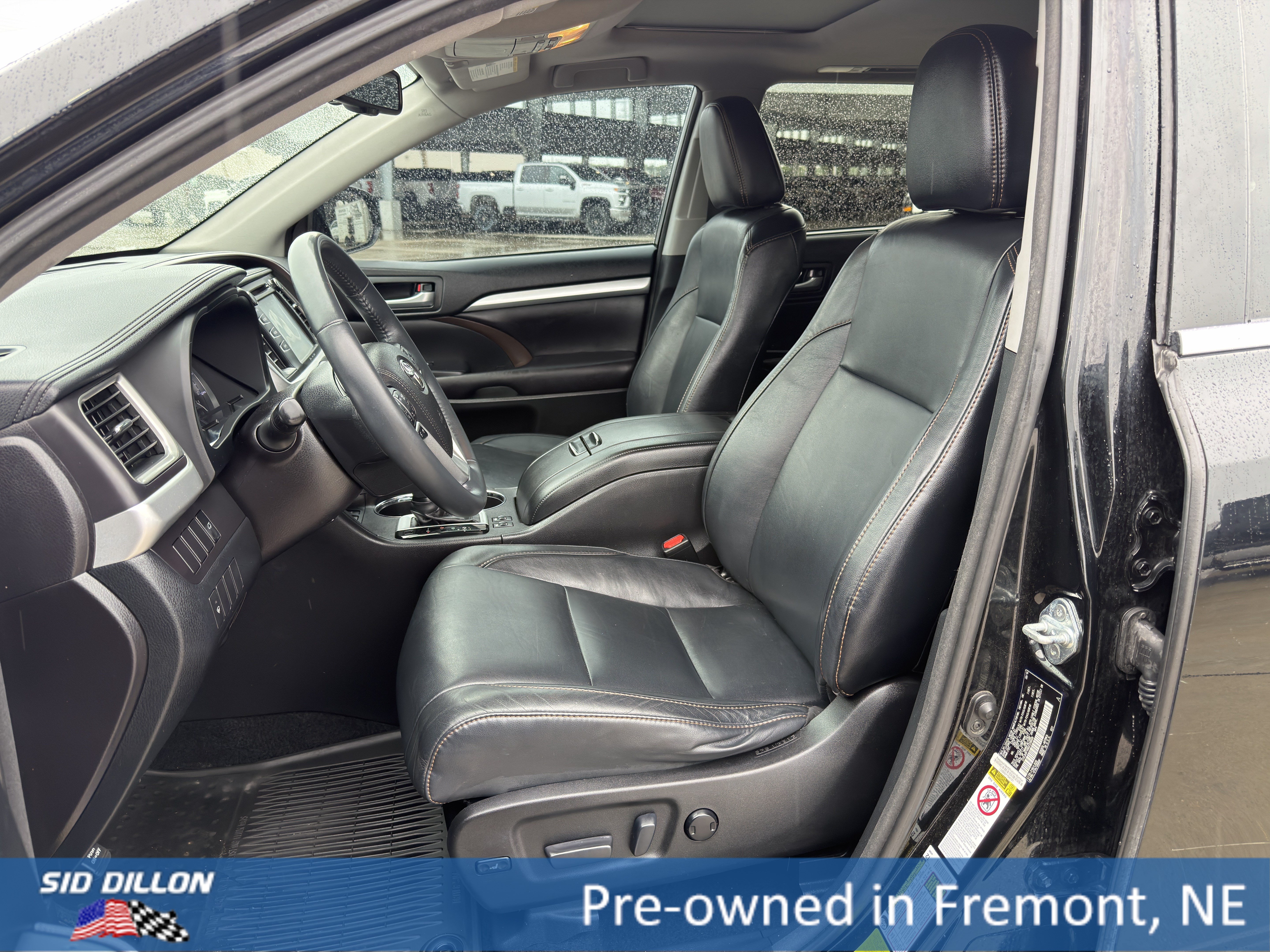 Used 2016 Toyota Highlander XLE AWD/4WD image 14