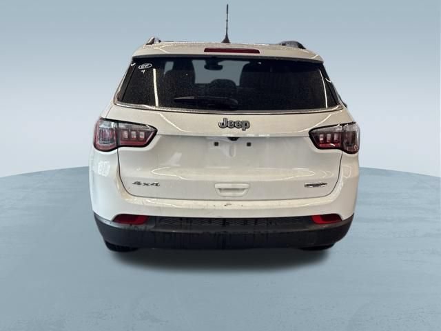 Used 2025 Jeep Compass Latitude AWD/4WD image 9