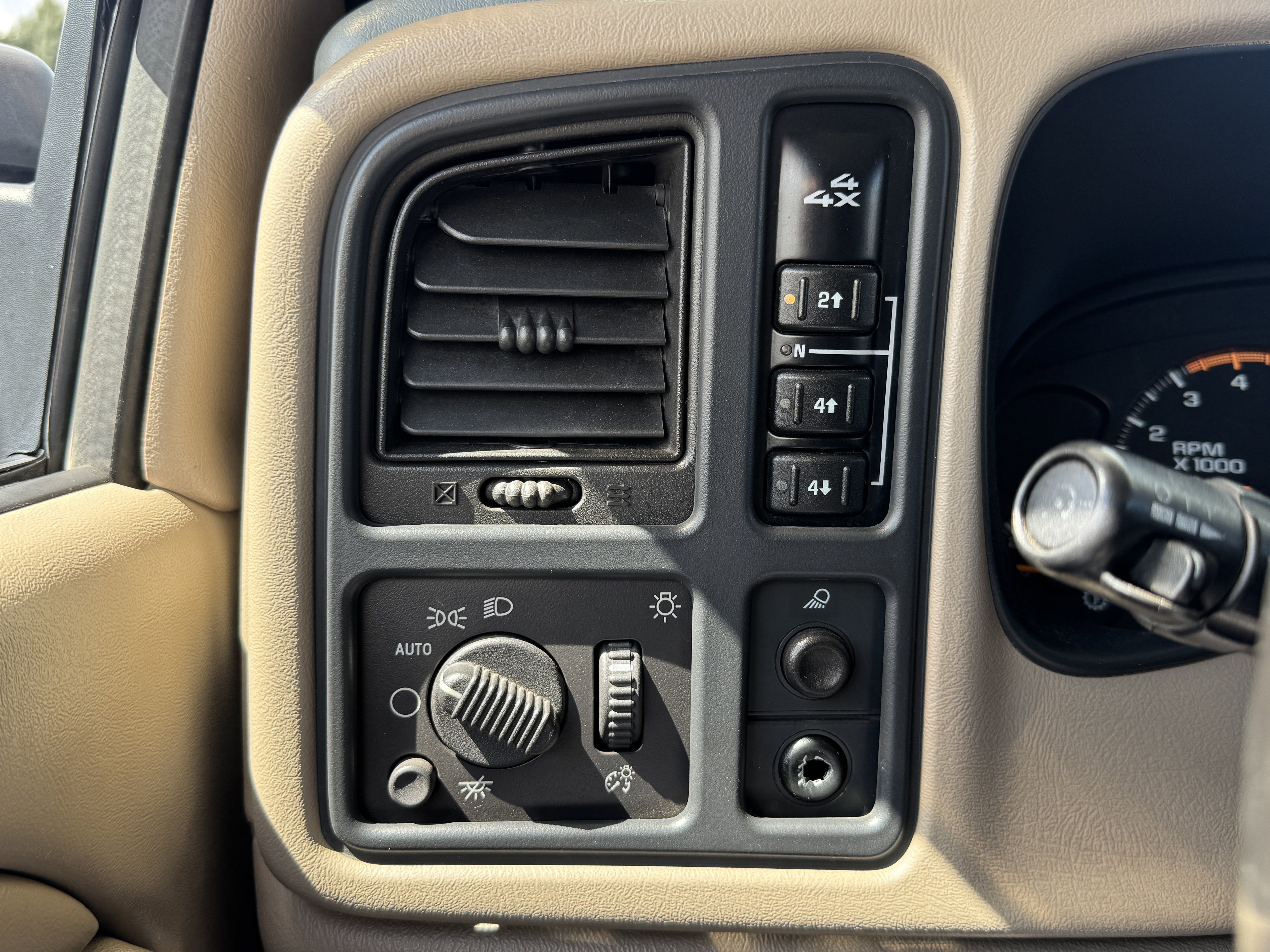 Used 2005 GMC Sierra 2500 SLT w/ Heavy-Duty Power Package image 31