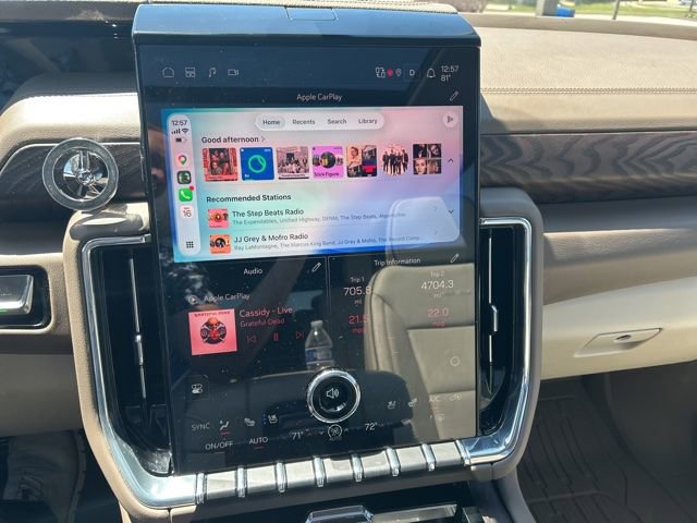 Used 2025 GMC Yukon XL Denali w/ Denali Reserve Package AWD/4WD image 18