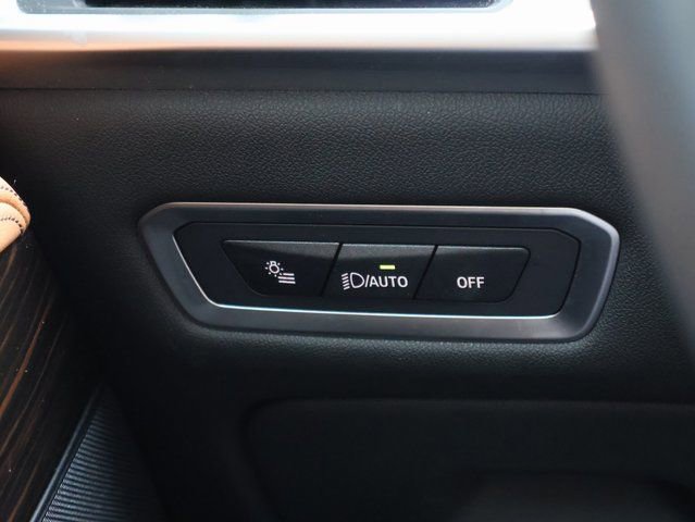 Used 2024 BMW X7 xDrive40i w/ Climate Comfort Package image 43