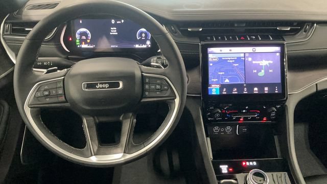 Used 2025 Jeep Grand Cherokee L Limited w/ Black Appearance Package AWD/4WD image 10