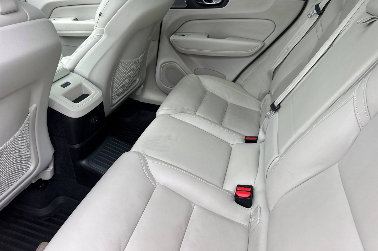Used 2023 Volvo XC60 T8 Ultimate w/ Climate Package AWD/4WD image 12