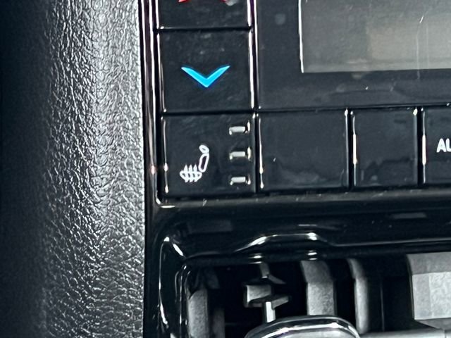 Used 2024 Jeep Grand Cherokee L Limited w/ Black Appearance Package image 39