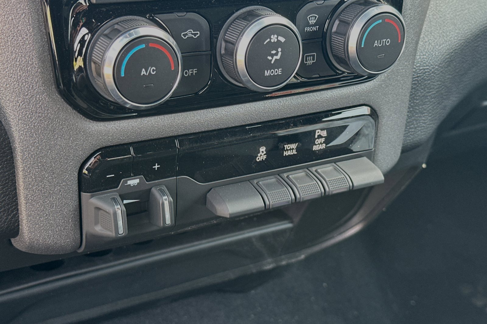 New 2024 RAM 2500 Tradesman w/ Towing Technology Group image 19