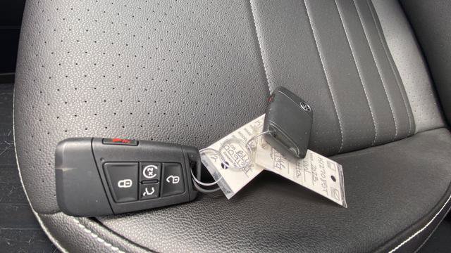 Used 2023 Volkswagen Jetta SE w/ Panoramic Sunroof Package FWD image 31