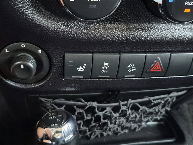 Used 2016 Jeep Wrangler Unlimited Sahara image 34