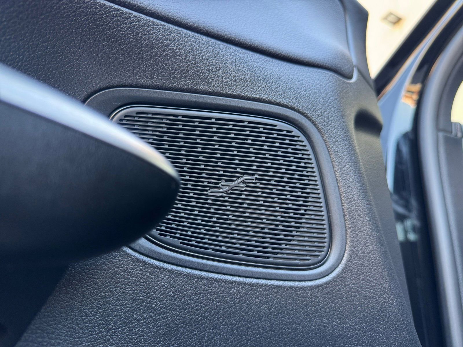 Used 2025 Mercedes-Benz GLC 300 4MATIC image 20