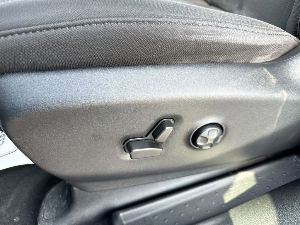 Used 2022 Chrysler Pacifica Touring FWD image 12