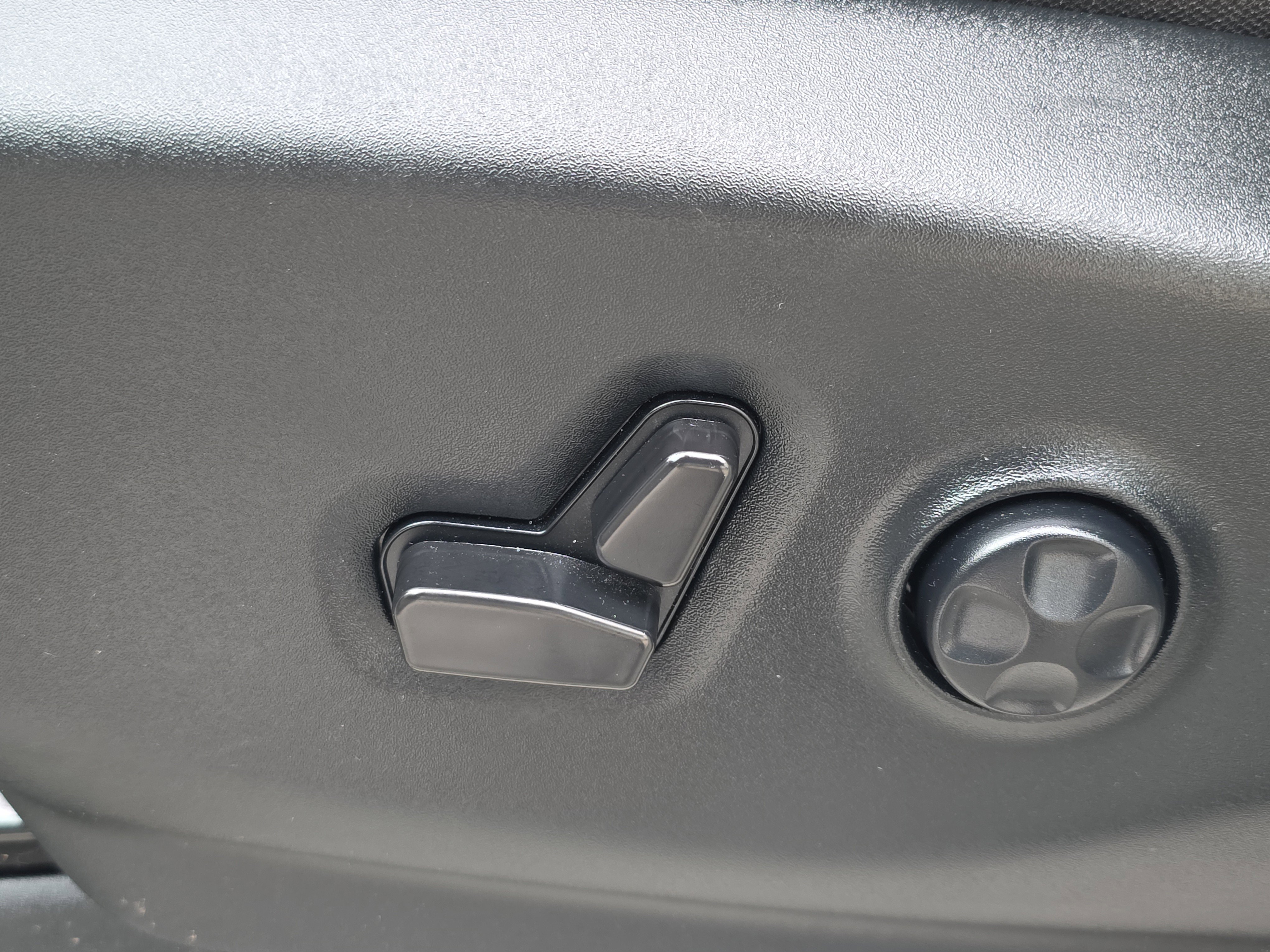 Used 2024 Chrysler Voyager LX FWD image 20