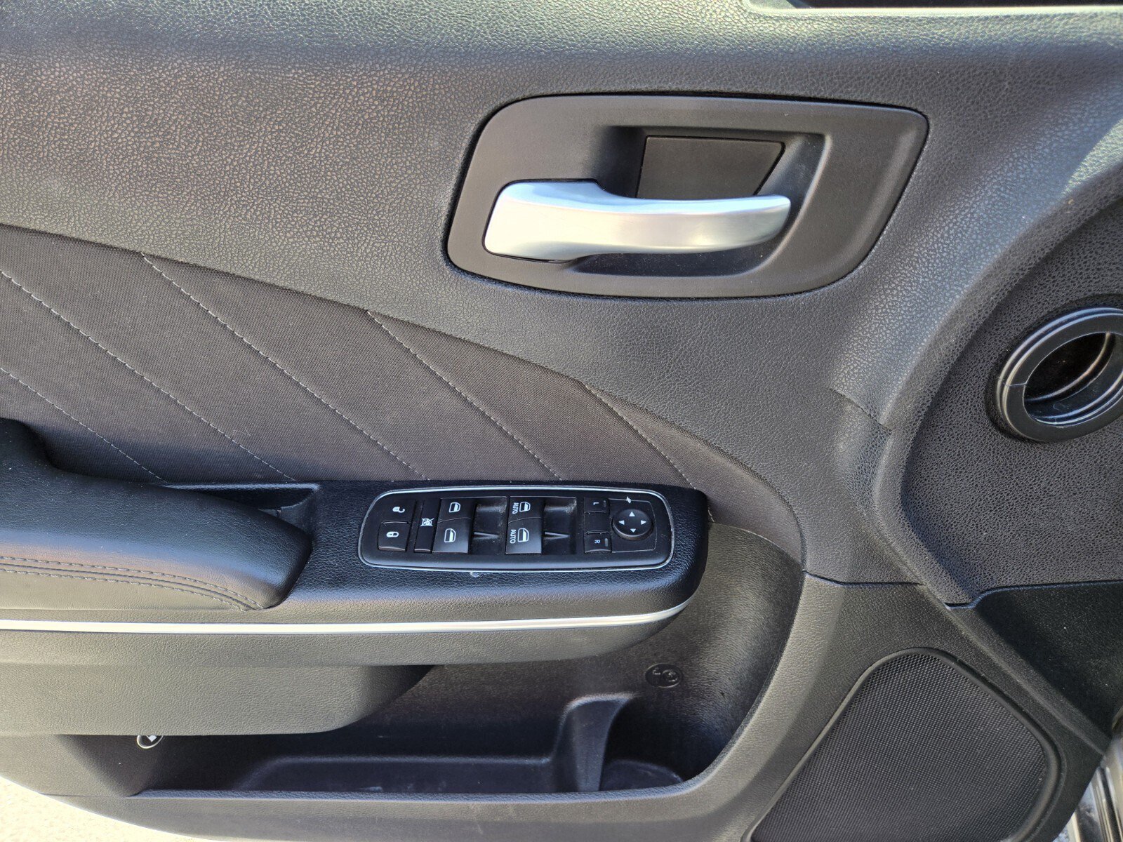 Used 2016 Dodge Charger SXT RWD image 14