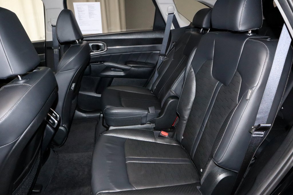Used 2025 Kia Sorento SX image 24