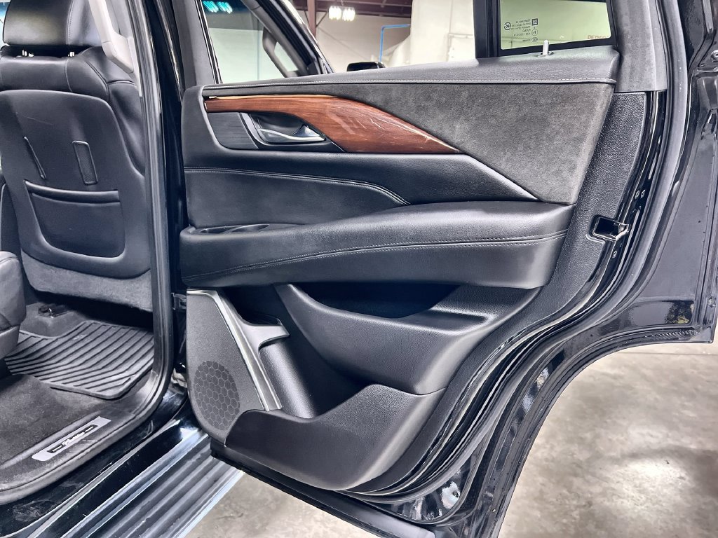 Used 2019 Cadillac Escalade Luxury RWD image 25