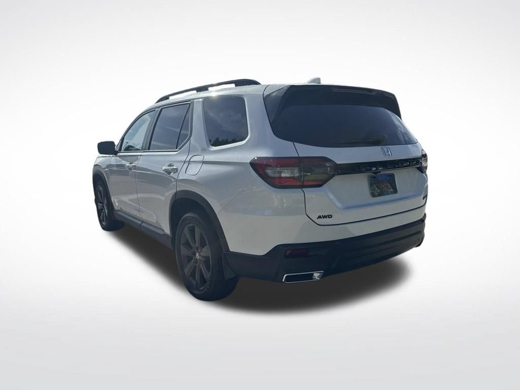 Used 2025 Honda Pilot Sport image 6
