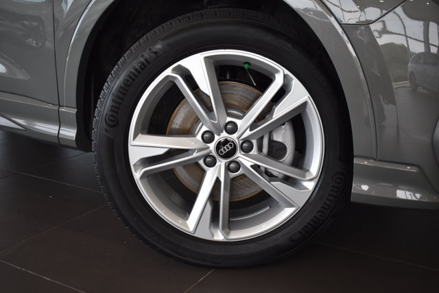 Used 2024 Audi Q3 2.0T Premium Plus w/ Premium Plus Package AWD/4WD image 2