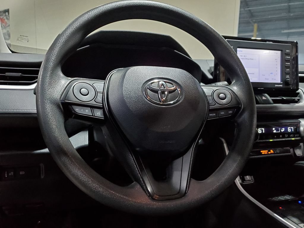 Used 2020 Toyota RAV4 XLE AWD/4WD image 24