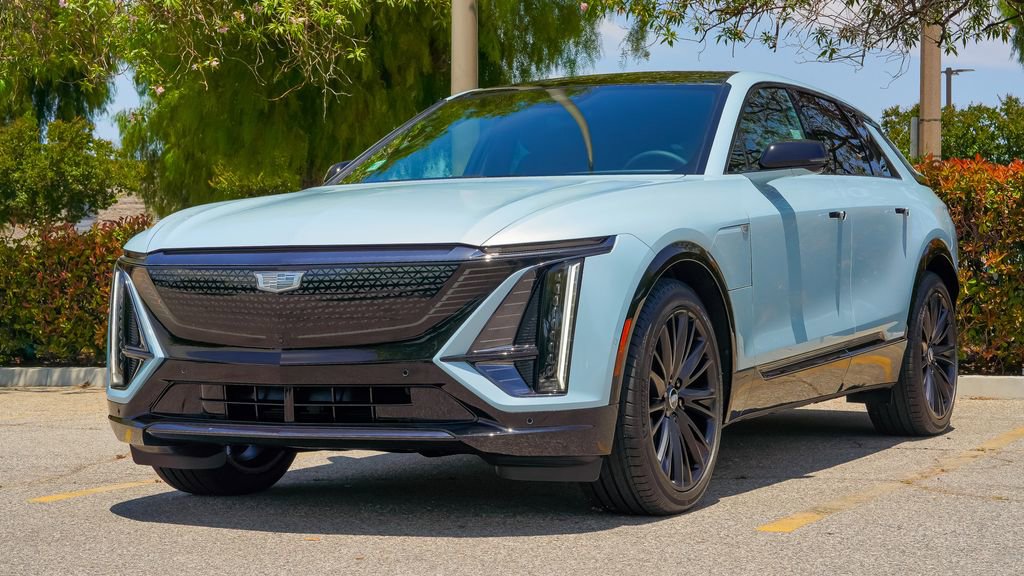 Used 2025 Cadillac Lyriq Sport video 2