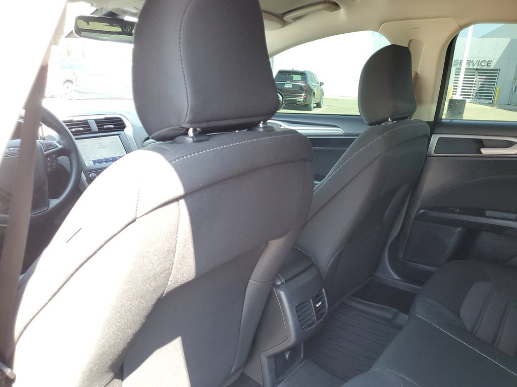 Used 2020 Ford Fusion SE FWD image 31