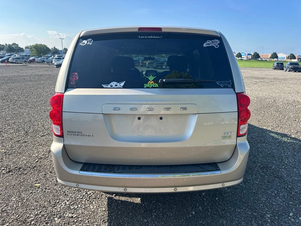 Used 2015 Dodge Grand Caravan SXT w/ Rear Park Assist Package FWD image 8