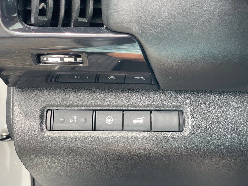 Certified 2022 Nissan Pathfinder SV w/ SV Premium Package AWD/4WD image 15