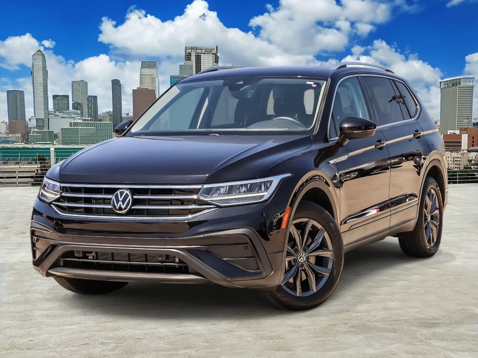 Used 2023 Volkswagen Tiguan SE w/ Panoramic Sunroof Package FWD video 1