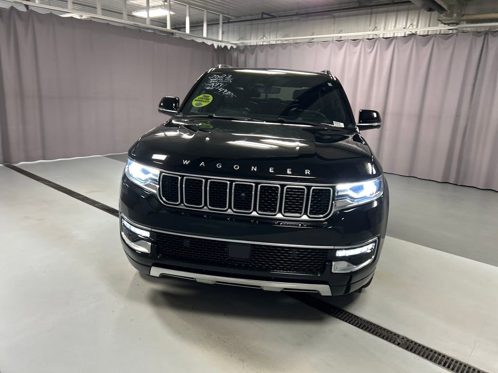 Used 2023 Jeep Wagoneer L Series III w/ Premium Group I image 2