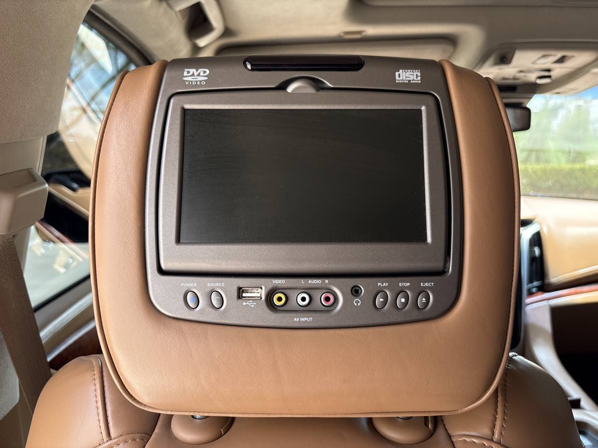 Used 2016 Cadillac Escalade Platinum AWD/4WD image 14